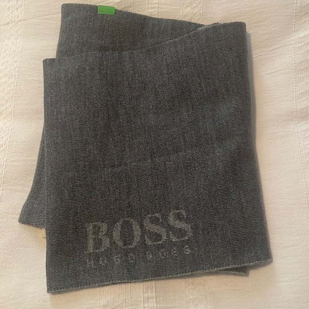 🩶BOSS Hugo Boss 2 tone grey Scarf